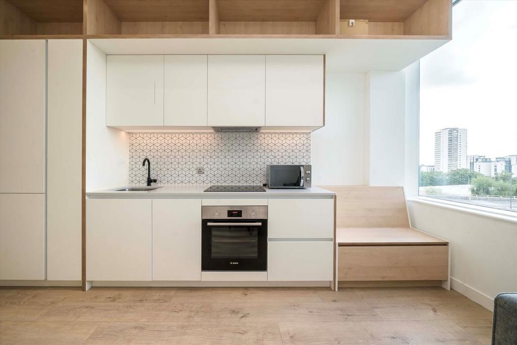 Apartment in Brentford - View 3