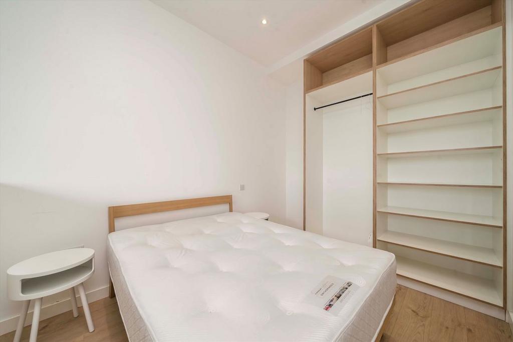 Apartment in Brentford - View 4