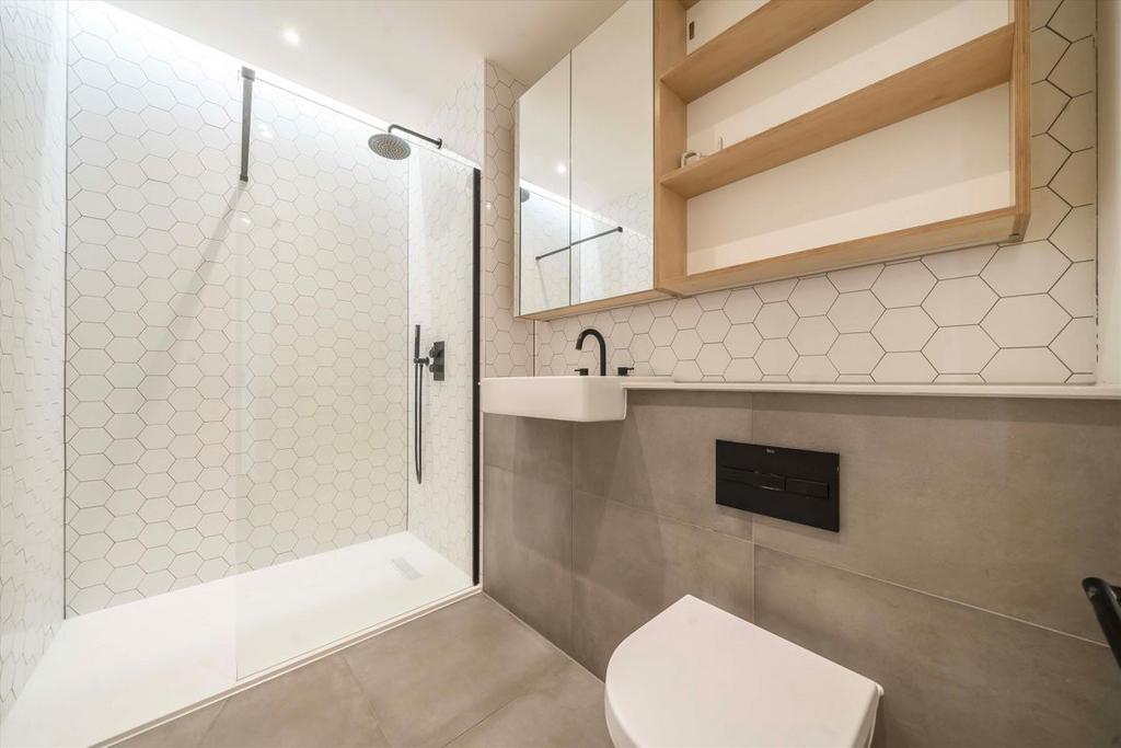 Apartment in Brentford - View 5