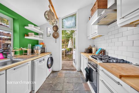 2 bedroom terraced house for sale, King Charles Crescent, Surbiton