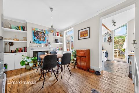 2 bedroom terraced house for sale, King Charles Crescent, Surbiton