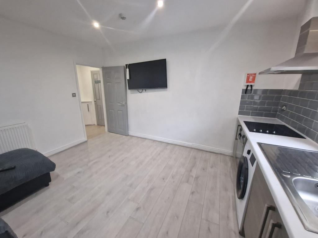 Apartment in Liverpool - View 4