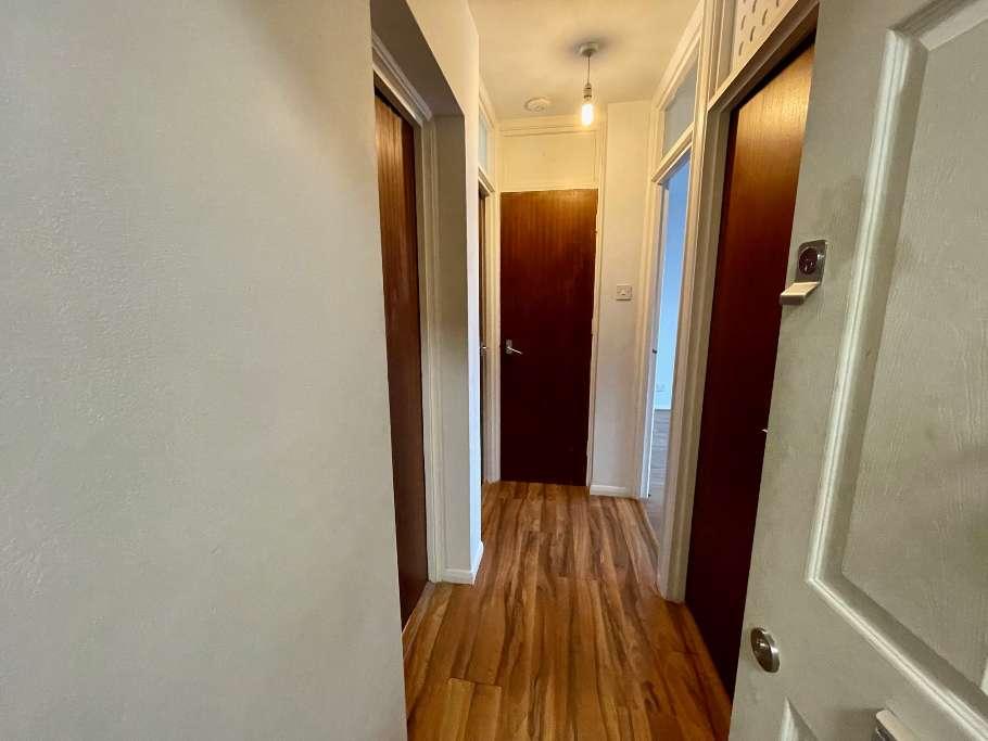 Apartment in Sunbury on Thames - View 3