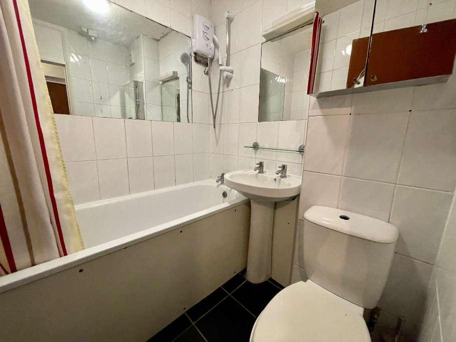 Apartment in Sunbury on Thames - More