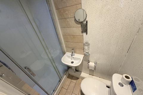 2 bedroom flat to rent, Pershore Road, Birmingham, B29