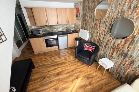 2 bedroom flat to rent, Pershore Road, Birmingham, B29