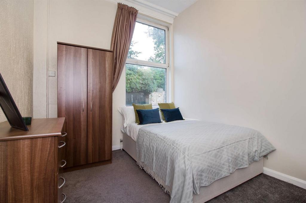 Apartment in Leeds - View 5