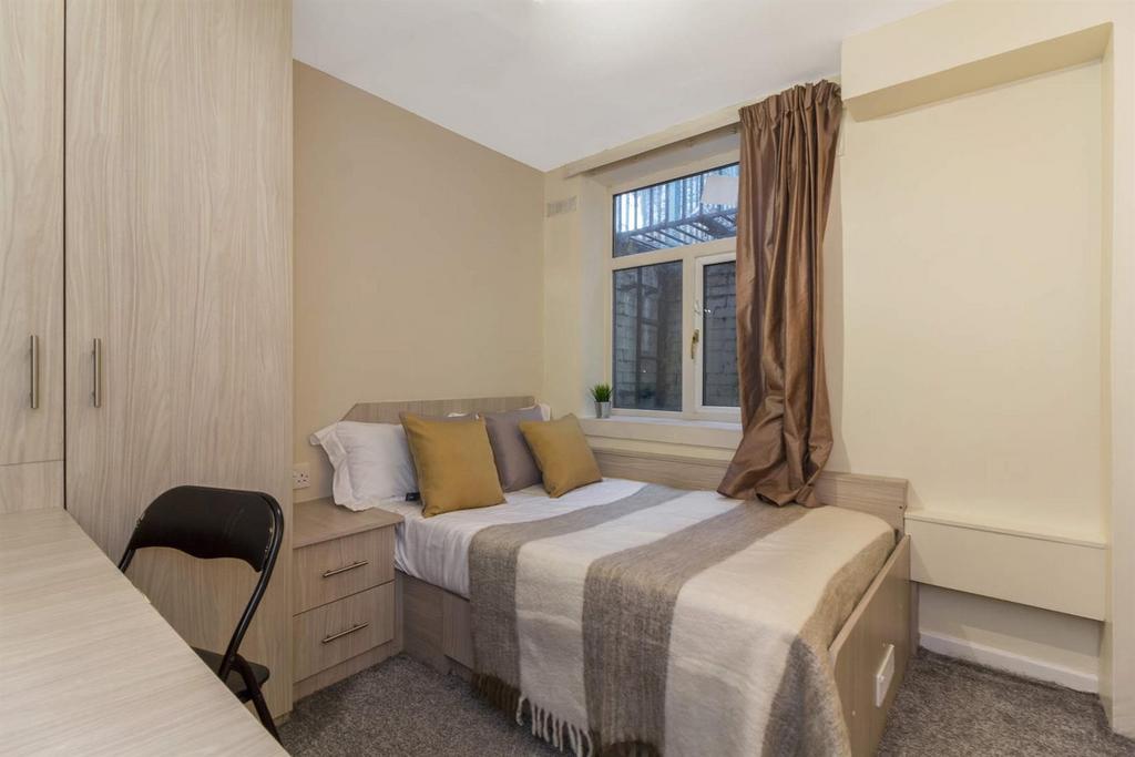 Apartment in Leeds - More