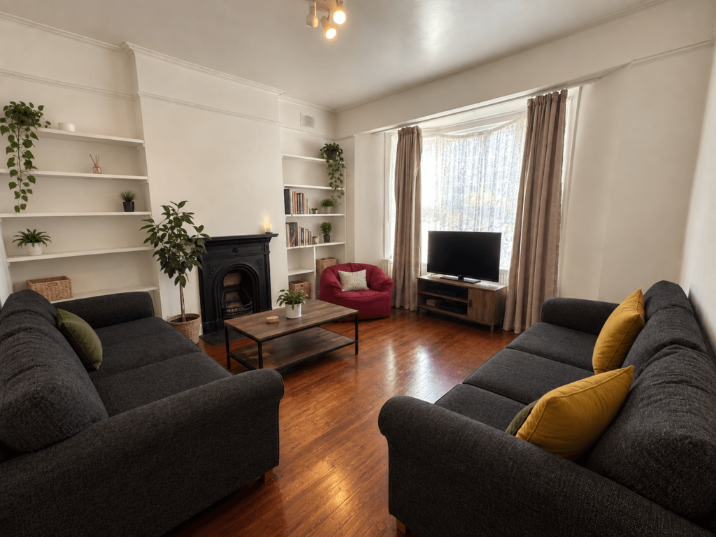 House in HANWELL - View 4