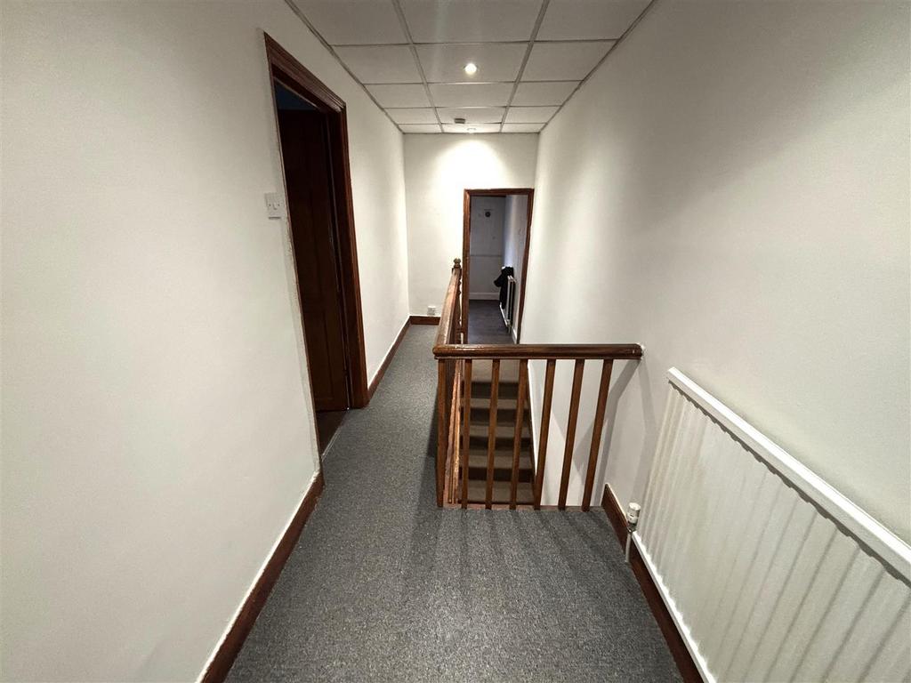 House in Ashton-in-Makerfield - More