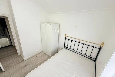 1 bedroom in a house share to rent, Ilford IG1