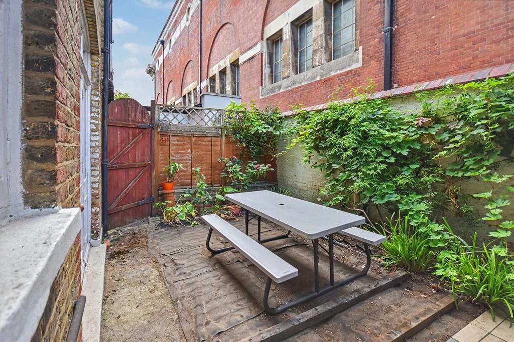 House in London - View 4