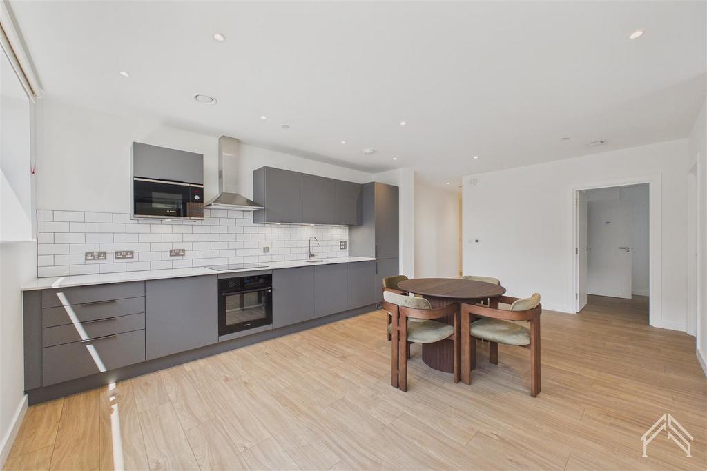 Apartment in Brentford - View 2