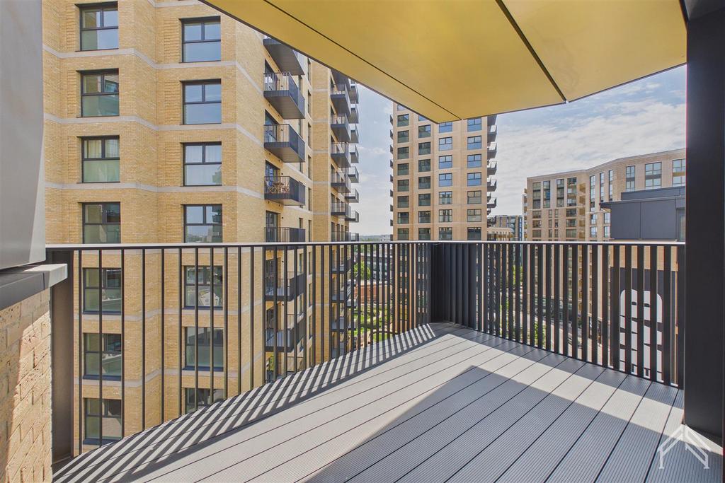 Apartment in Brentford - View 3