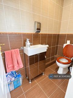 6 bedroom detached house to rent, Waterslea Drive, Bolton, BL1
