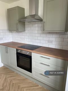 2 bedroom semi-detached house to rent, Milne Road, Hull, HU9