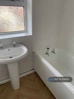2 bedroom semi-detached house to rent, Milne Road, Hull, HU9