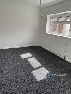 2 bedroom semi-detached house to rent, Milne Road, Hull, HU9
