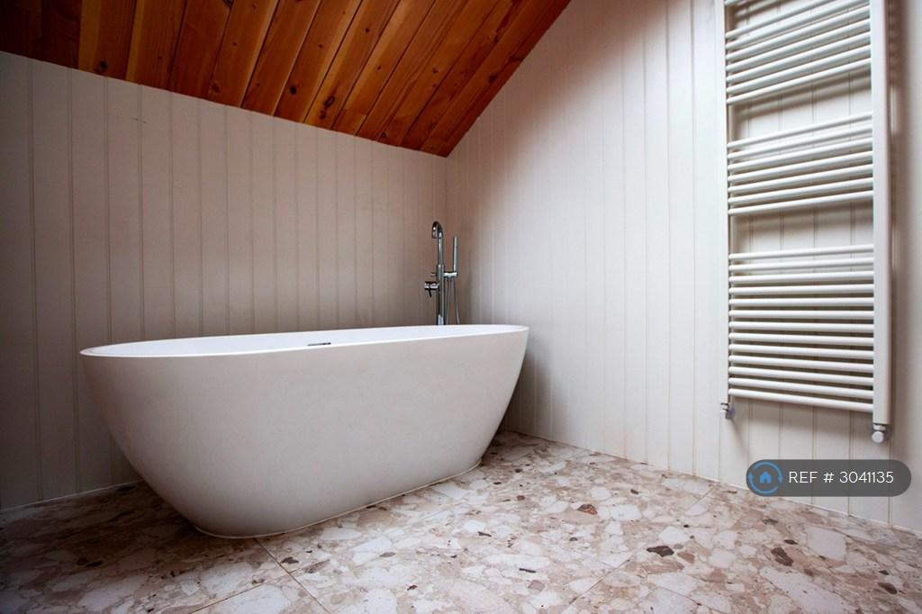 Apartment in Manchester, Greater Manchester - View 5
