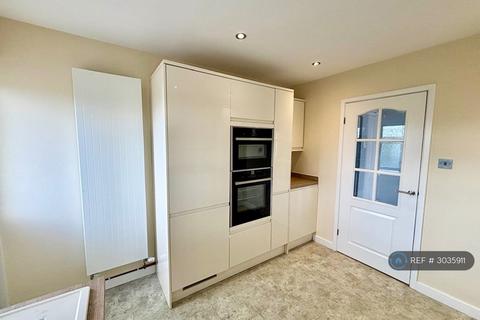 3 bedroom semi-detached house to rent, Whiterock Close, Pontypridd, CF37