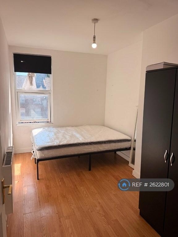 Apartment in London - View 3