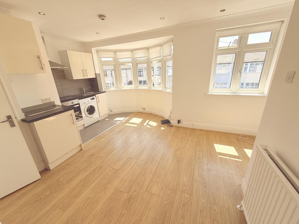 Apartment in Ilford - View 3