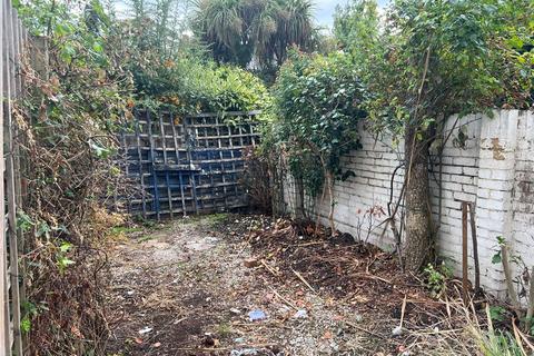 undefined, Gunnersbury Lane, London, W3