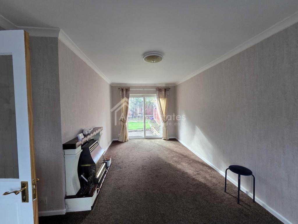 House in Batley - View 2