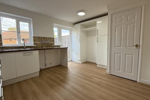 4 bedroom townhouse to rent, Thorneycroft Drive, Enfield, EN3