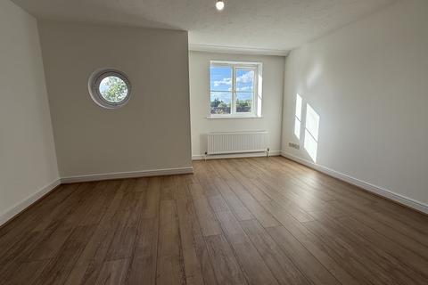 4 bedroom townhouse to rent, Thorneycroft Drive, Enfield, EN3