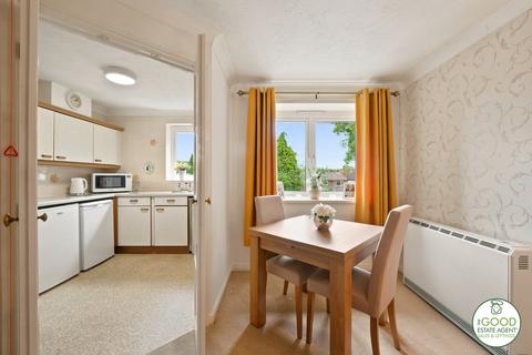 2 bedroom apartment for sale, Queen Anne Court Macclesfield Road, Wilmslow SK9