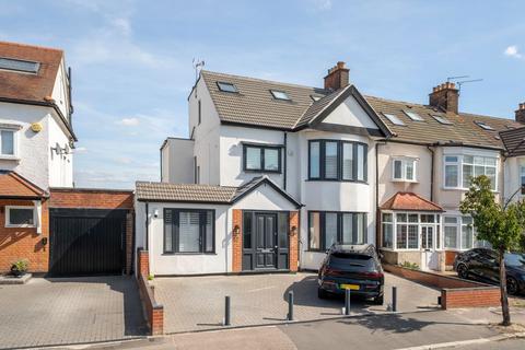 4 bedroom detached house to rent, Warren Road, Wanstead