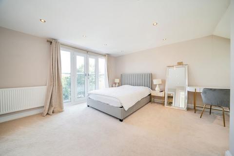 4 bedroom detached house to rent, Warren Road, Wanstead