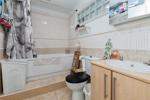 2 bedroom flat for sale, Poole Hill, BOURNEMOUTH
