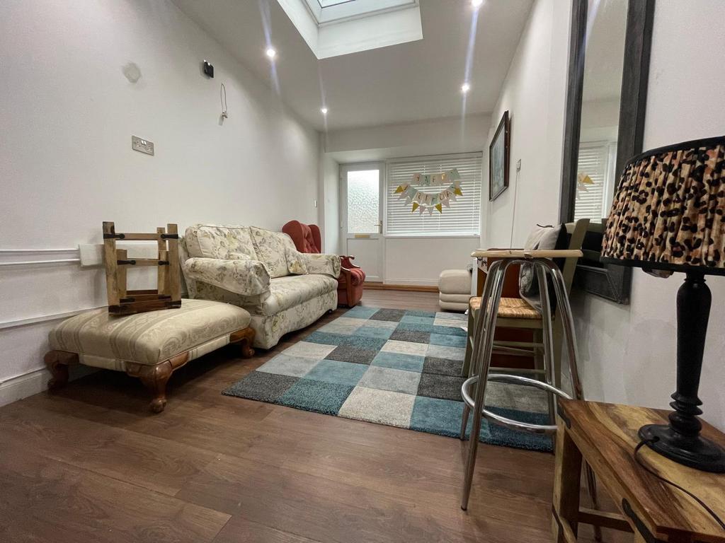 Apartment in Hounslow - View 2