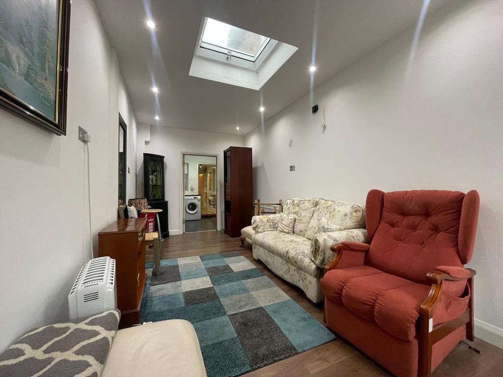 Apartment in Hounslow - View 4