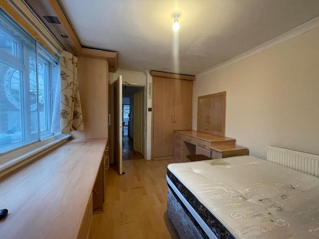 Apartment in Hounslow - More