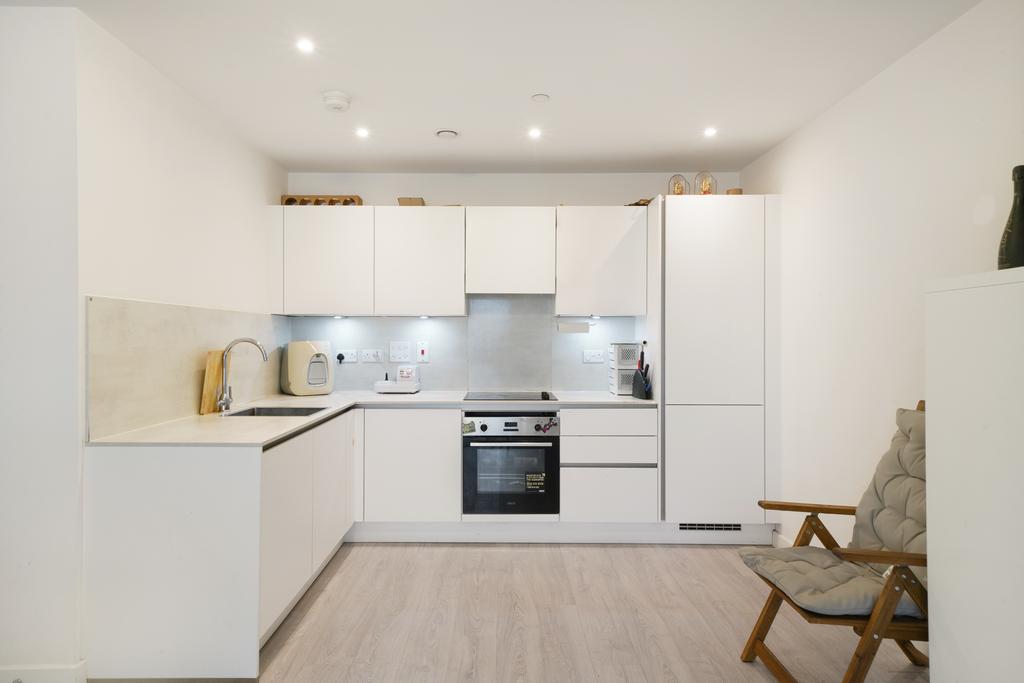 Apartment in Hayes - More