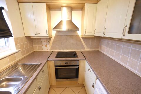 2 bedroom maisonette for sale, Rushdene Court, Doddinghurst Road, Brentwood, Essex, CM15