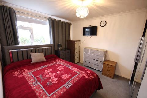 2 bedroom maisonette for sale, Rushdene Court, Doddinghurst Road, Brentwood, Essex, CM15