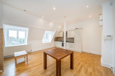Studio to rent, Borough Road, Isleworth TW7