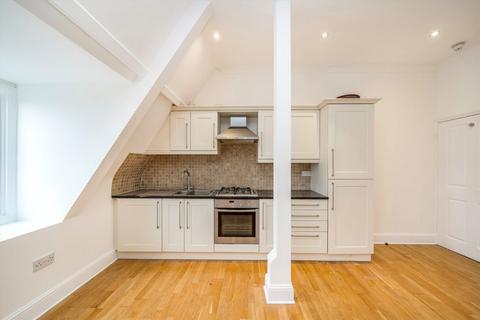 Studio to rent, Borough Road, Isleworth TW7