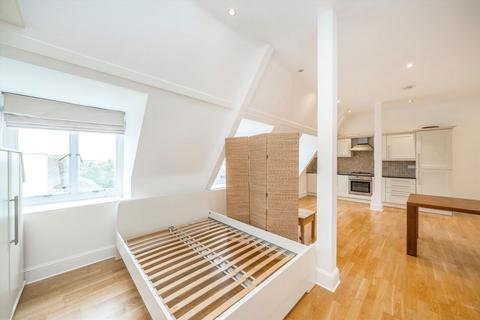 Studio to rent, Borough Road, Isleworth TW7