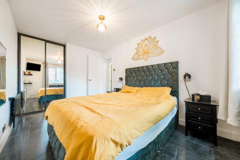 2 bedroom flat for sale, Albion Street, London, SE16