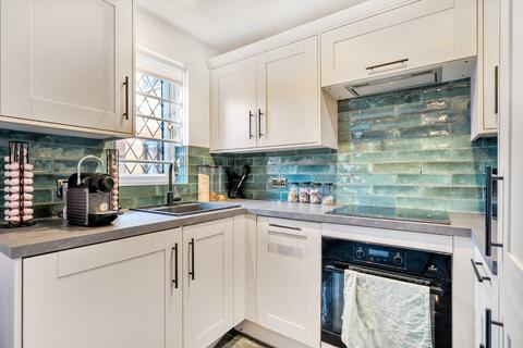 2 bedroom flat for sale, Albion Street, London, SE16