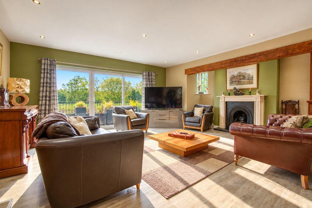 House in Birmingham, Sutton Coldfield - View 2