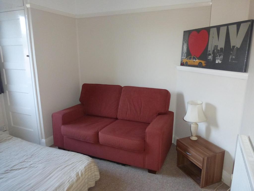 House in Oadby and Wigston, Leicestershire - More