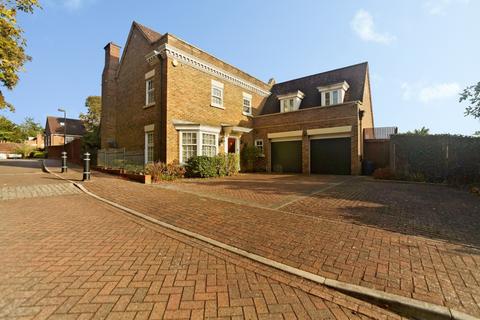 4 bedroom detached house for sale, Dickenswood Close, London, SE19