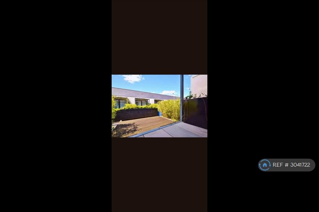 House in Salford - View 3