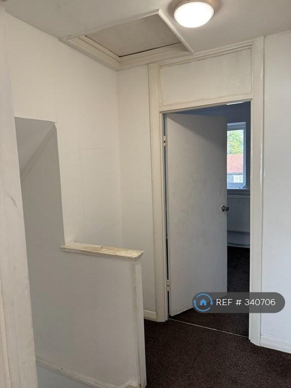 Apartment in Hayes - View 3